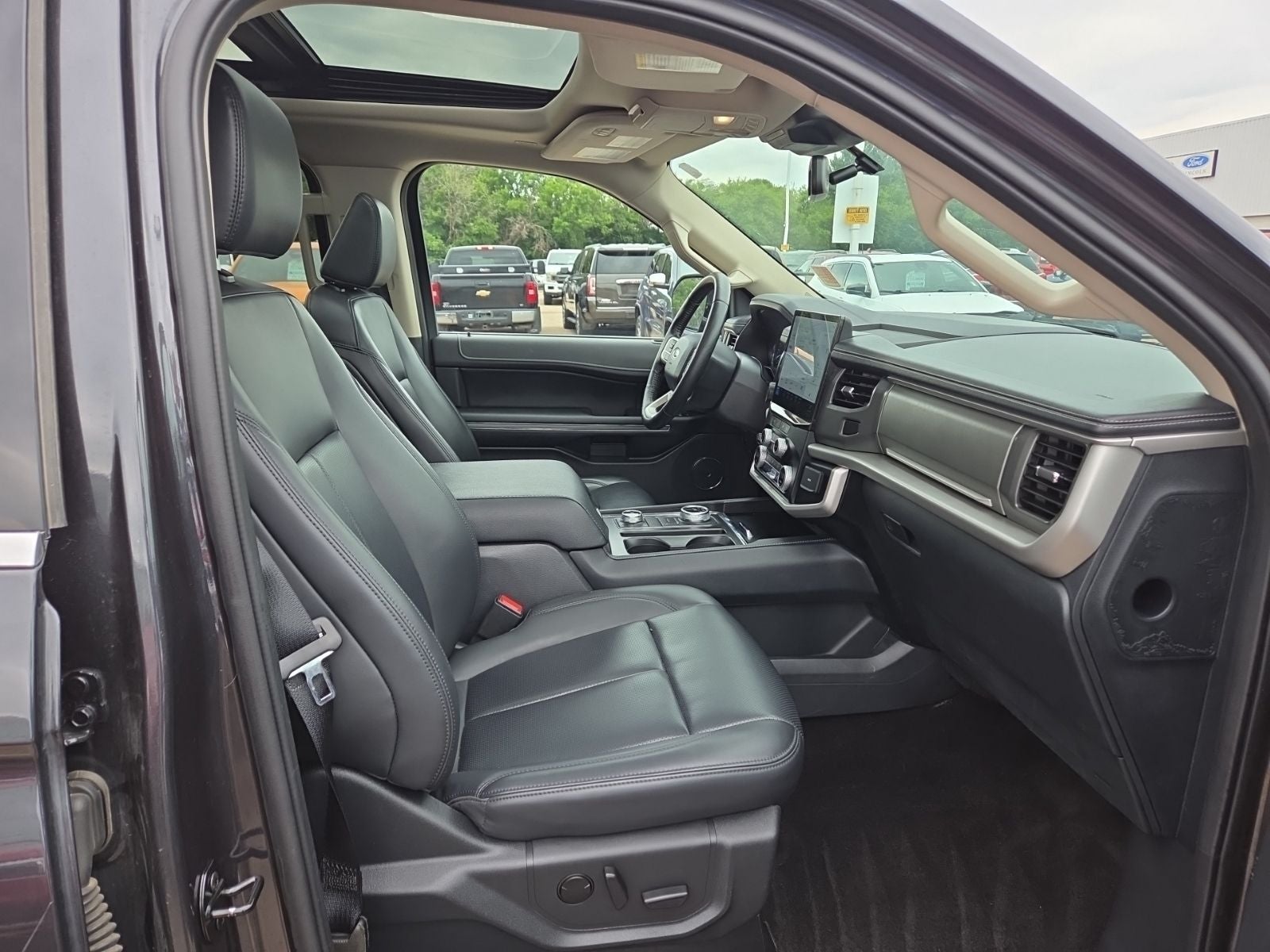 2023 Ford Expedition XLT 202A
