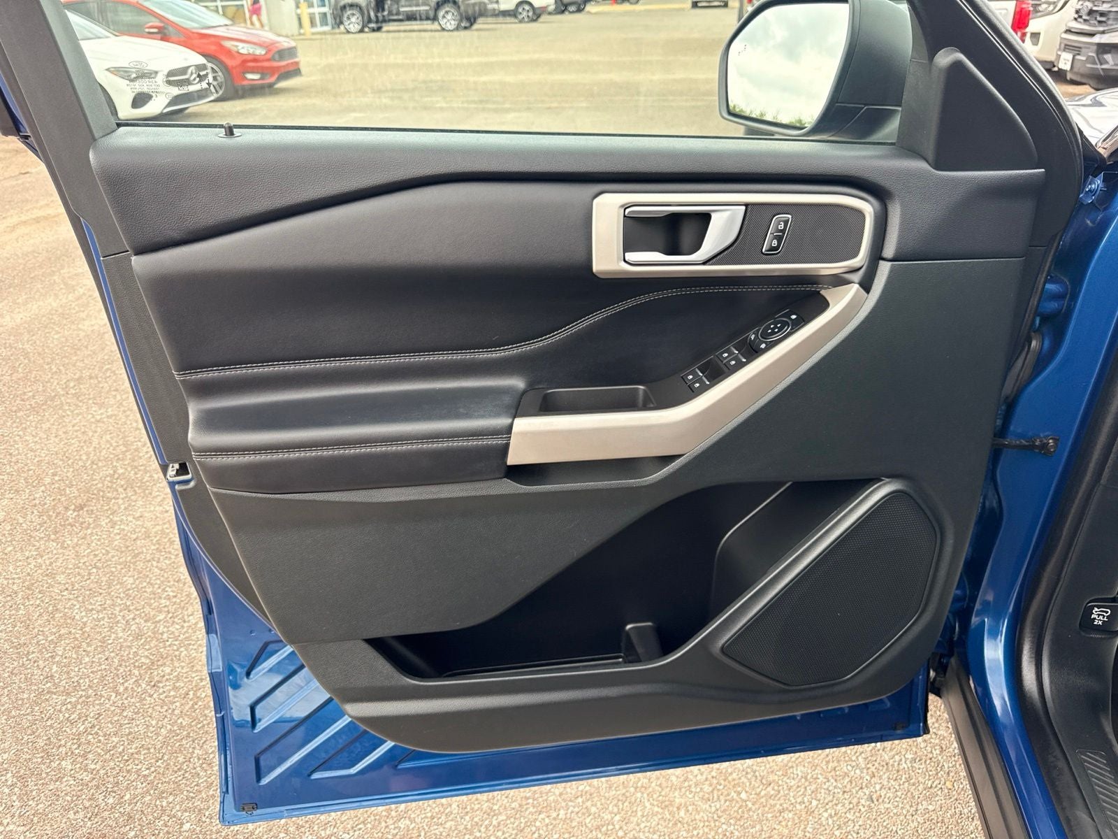 2023 Ford Explorer XLT 202A
