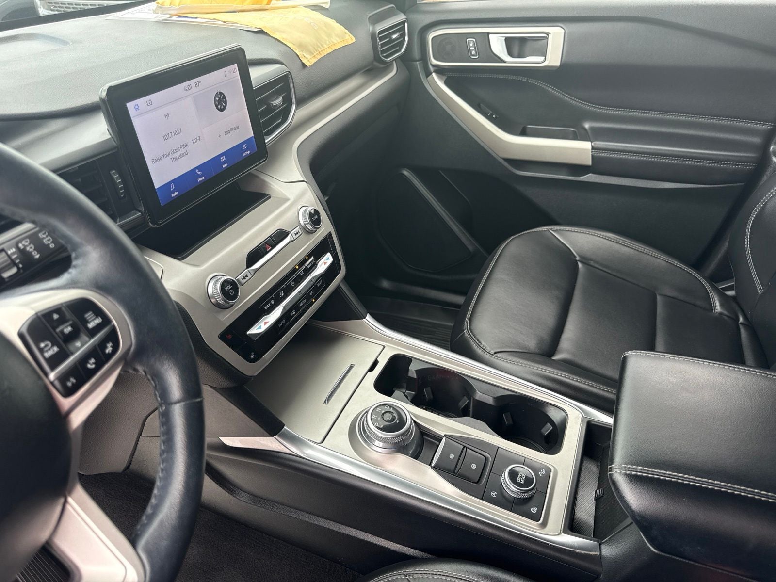 2023 Ford Explorer XLT 202A