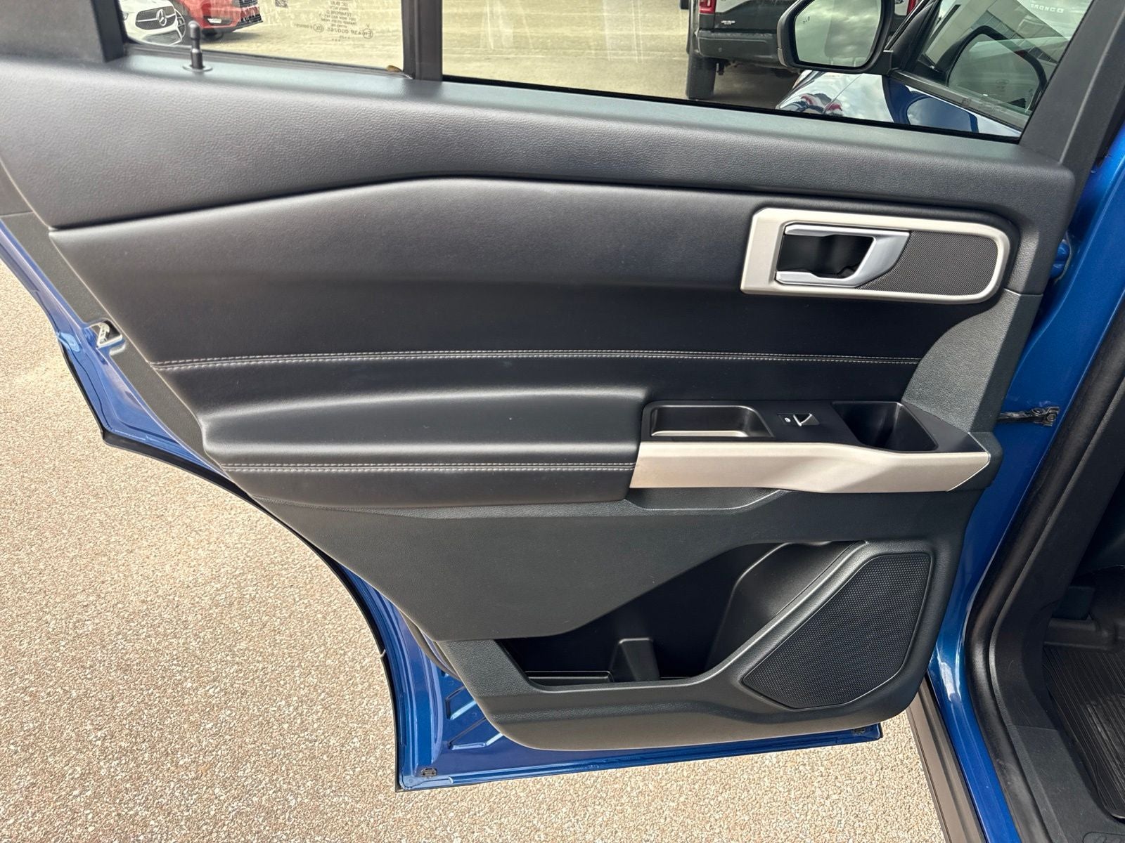 2023 Ford Explorer XLT 202A