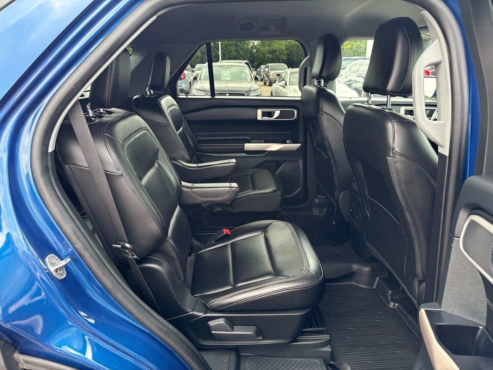 2023 Ford Explorer XLT 202A