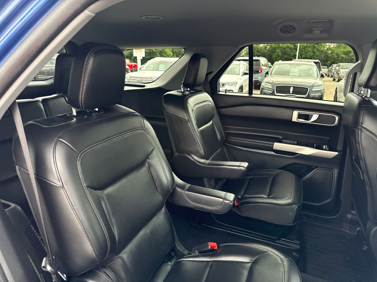 2023 Ford Explorer XLT 202A