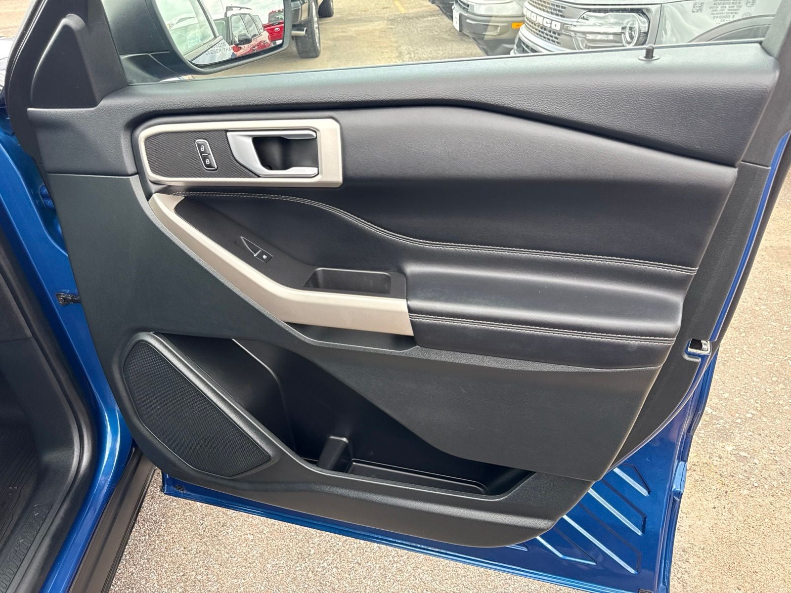 2023 Ford Explorer XLT 202A