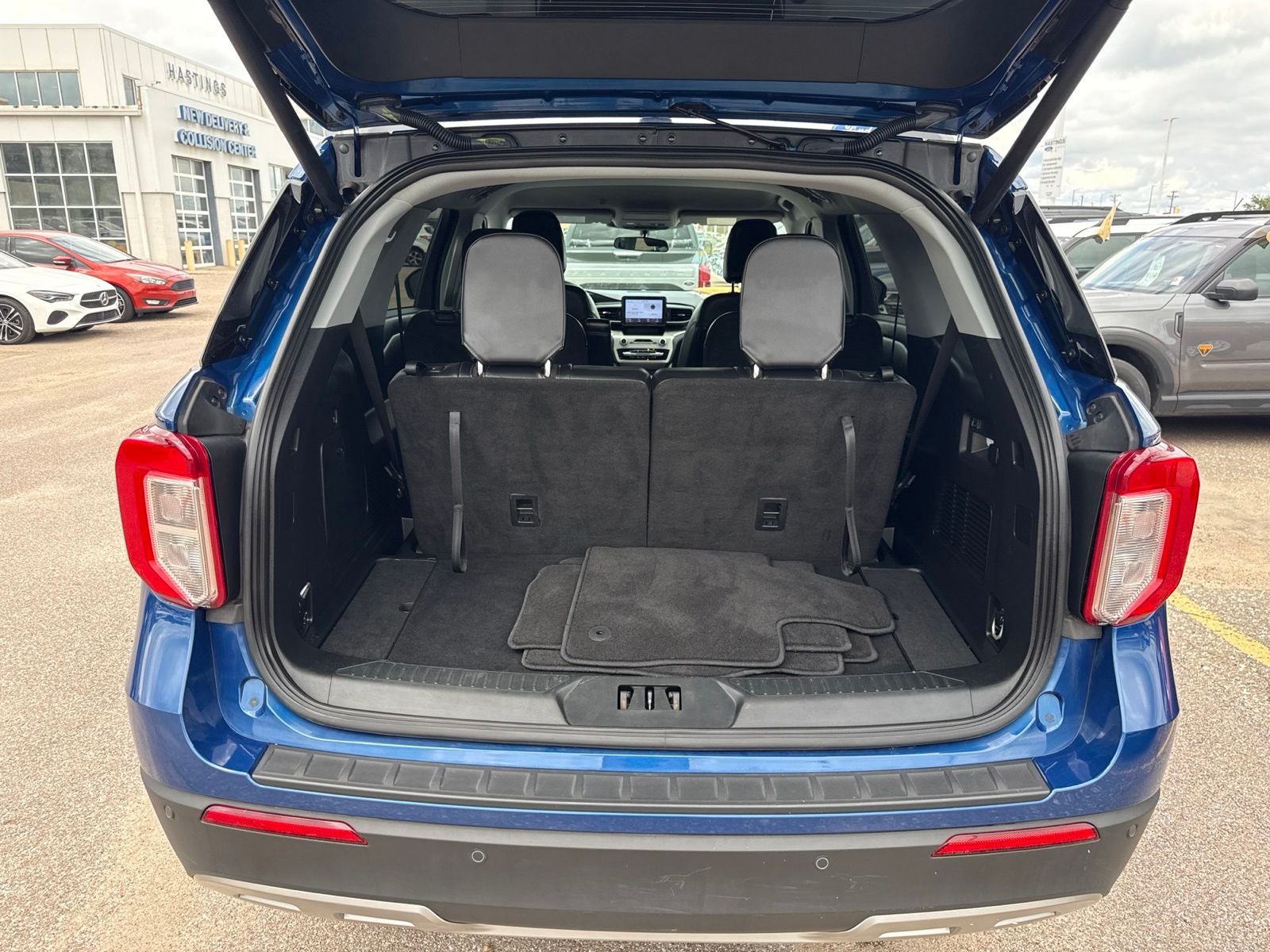 2023 Ford Explorer XLT 202A