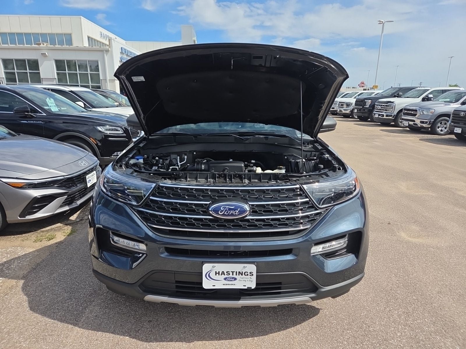 2023 Ford Explorer XLT 202A