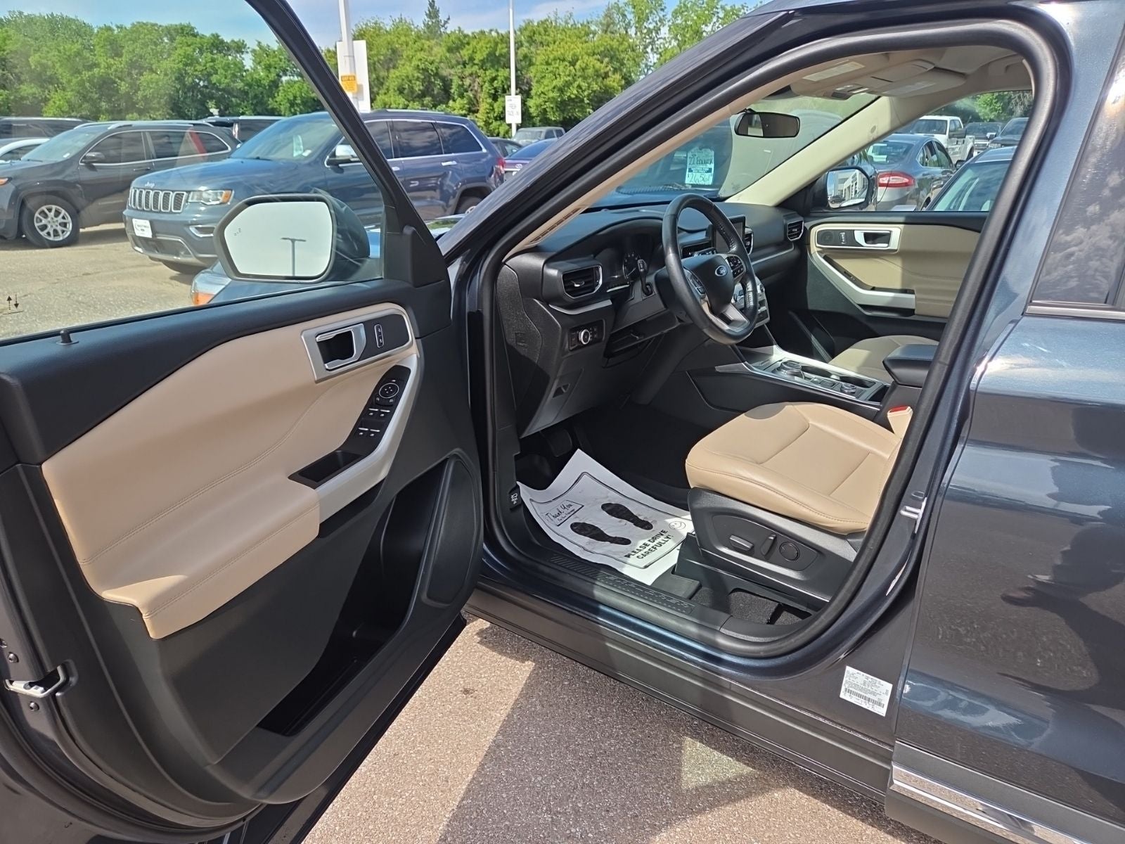 2023 Ford Explorer XLT 202A