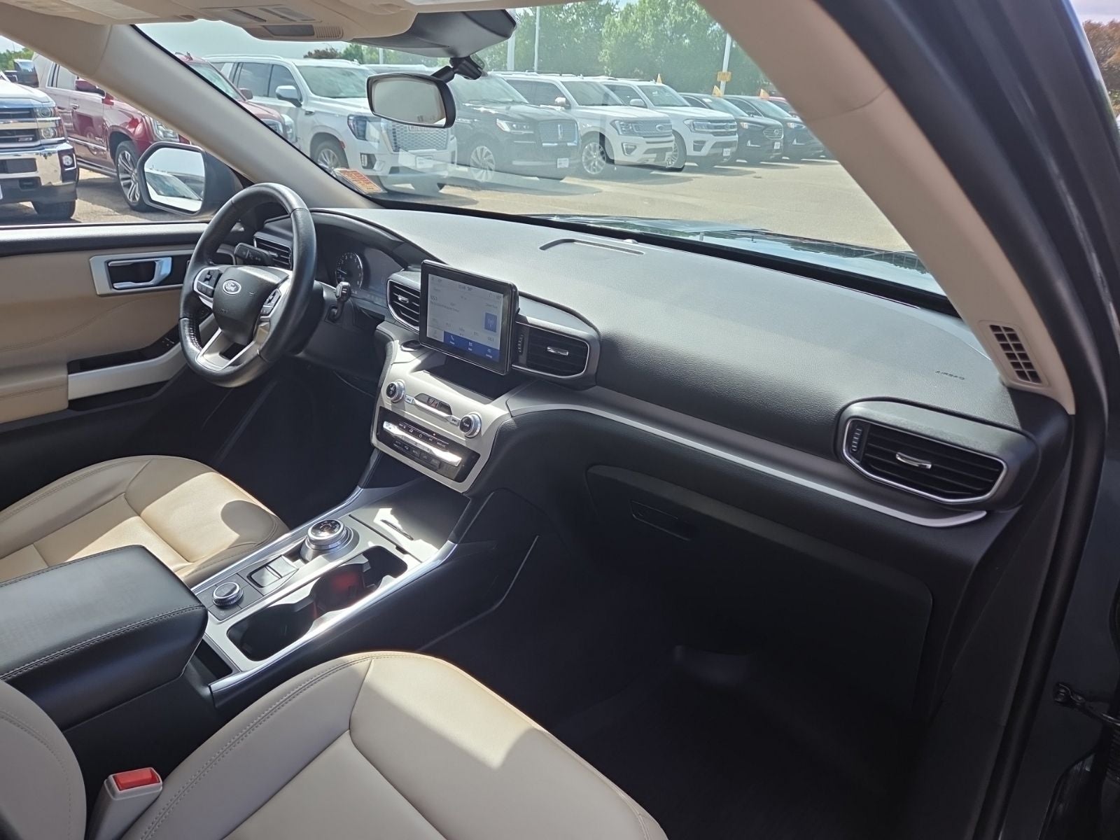 2023 Ford Explorer XLT 202A