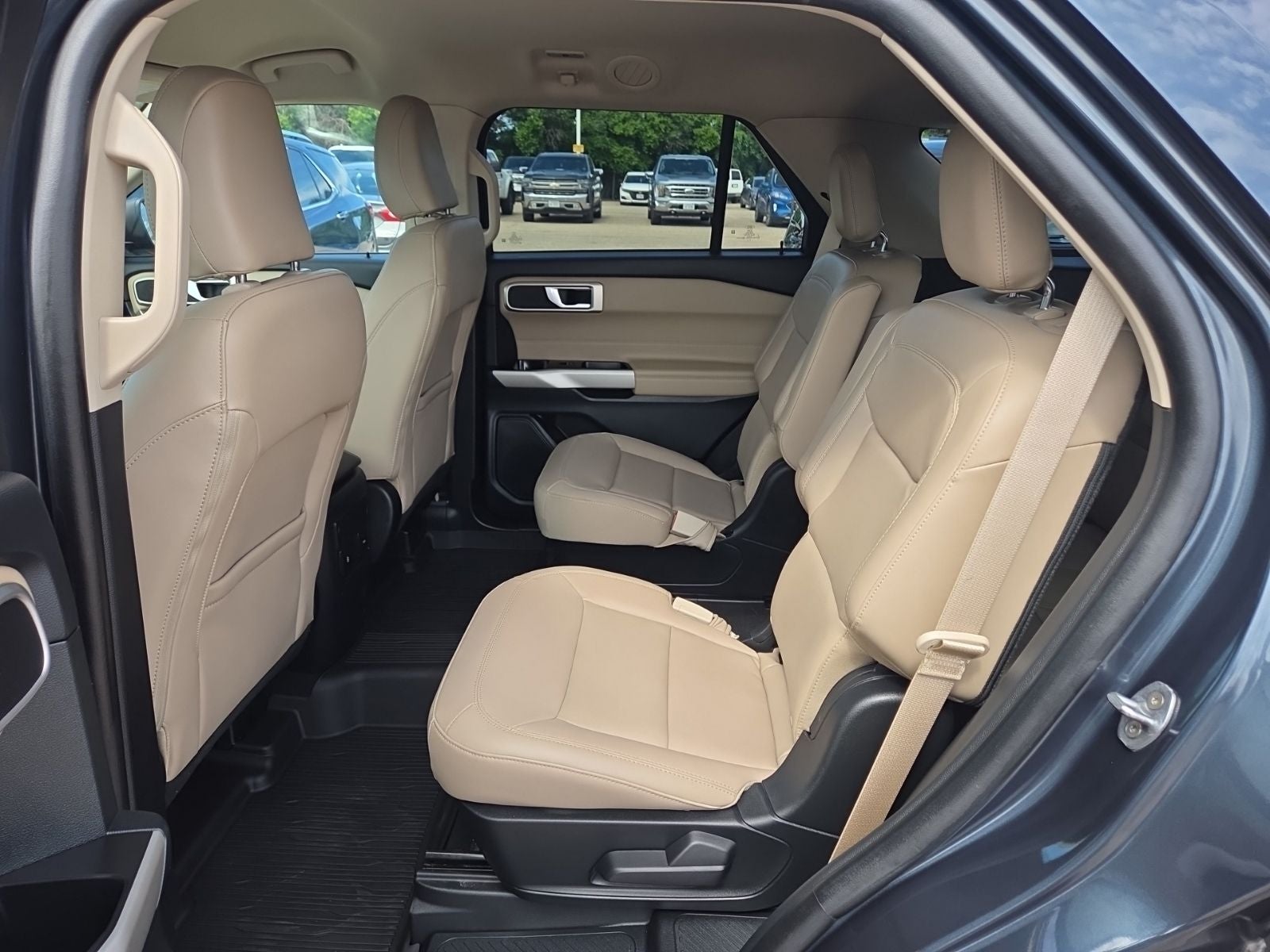 2023 Ford Explorer XLT 202A