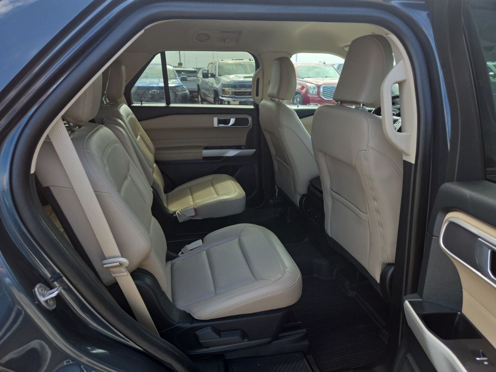 2023 Ford Explorer XLT 202A