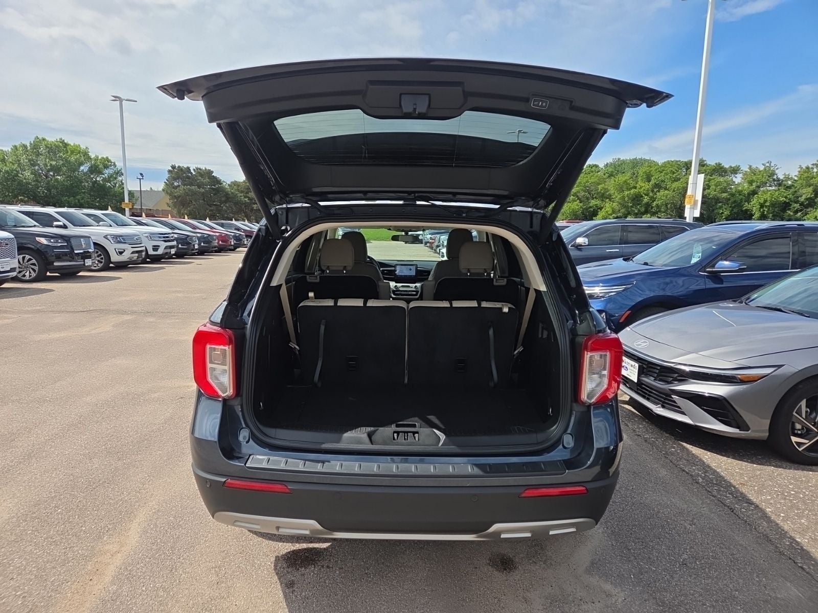 2023 Ford Explorer XLT 202A