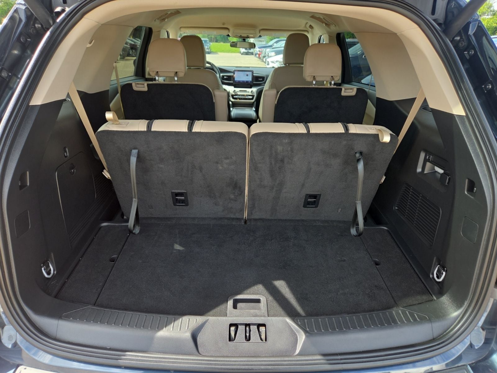 2023 Ford Explorer XLT 202A