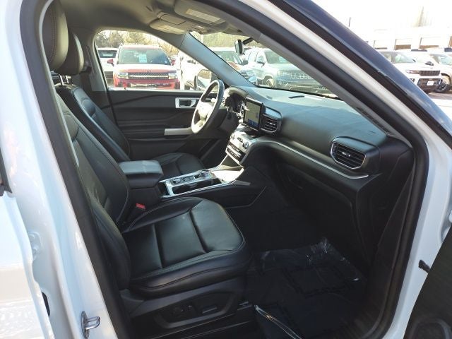 2022 Ford Explorer XLT 202A