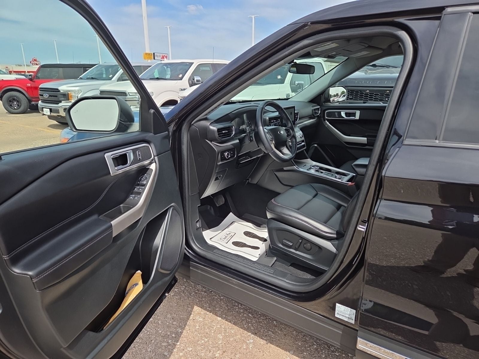 2023 Ford Explorer XLT 202A