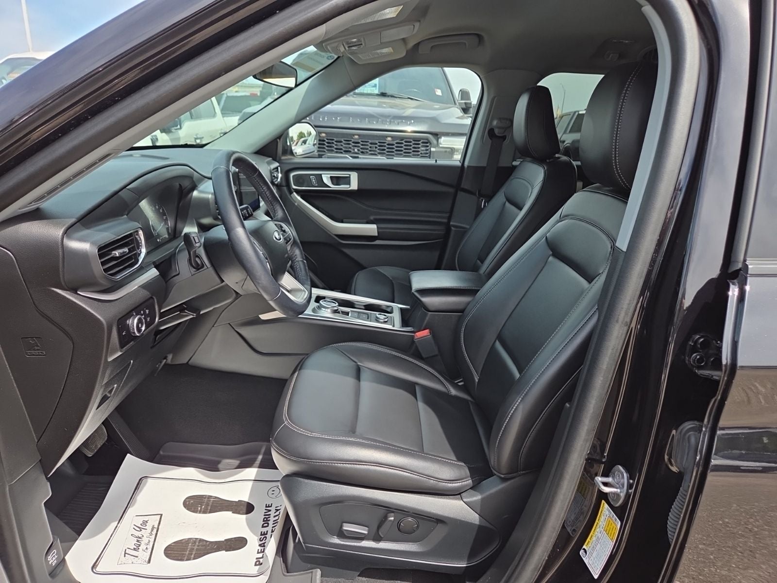2023 Ford Explorer XLT 202A