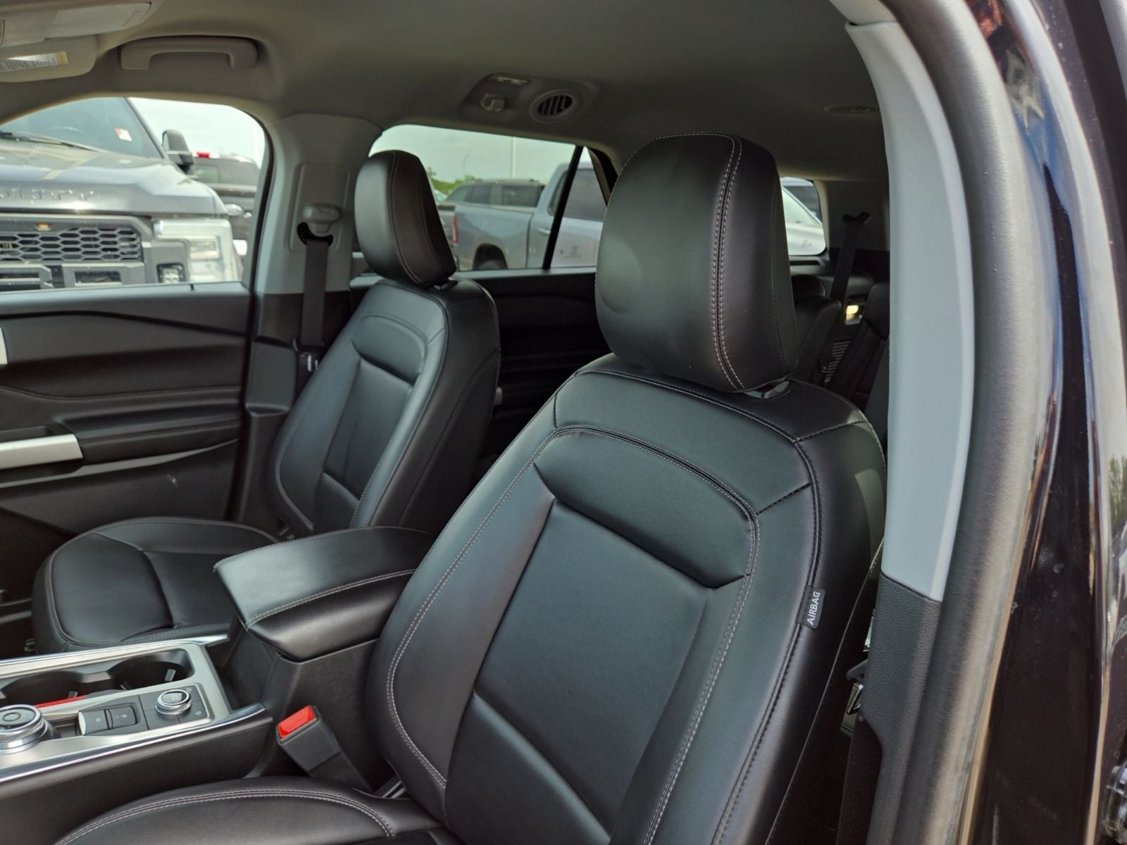 2023 Ford Explorer XLT 202A