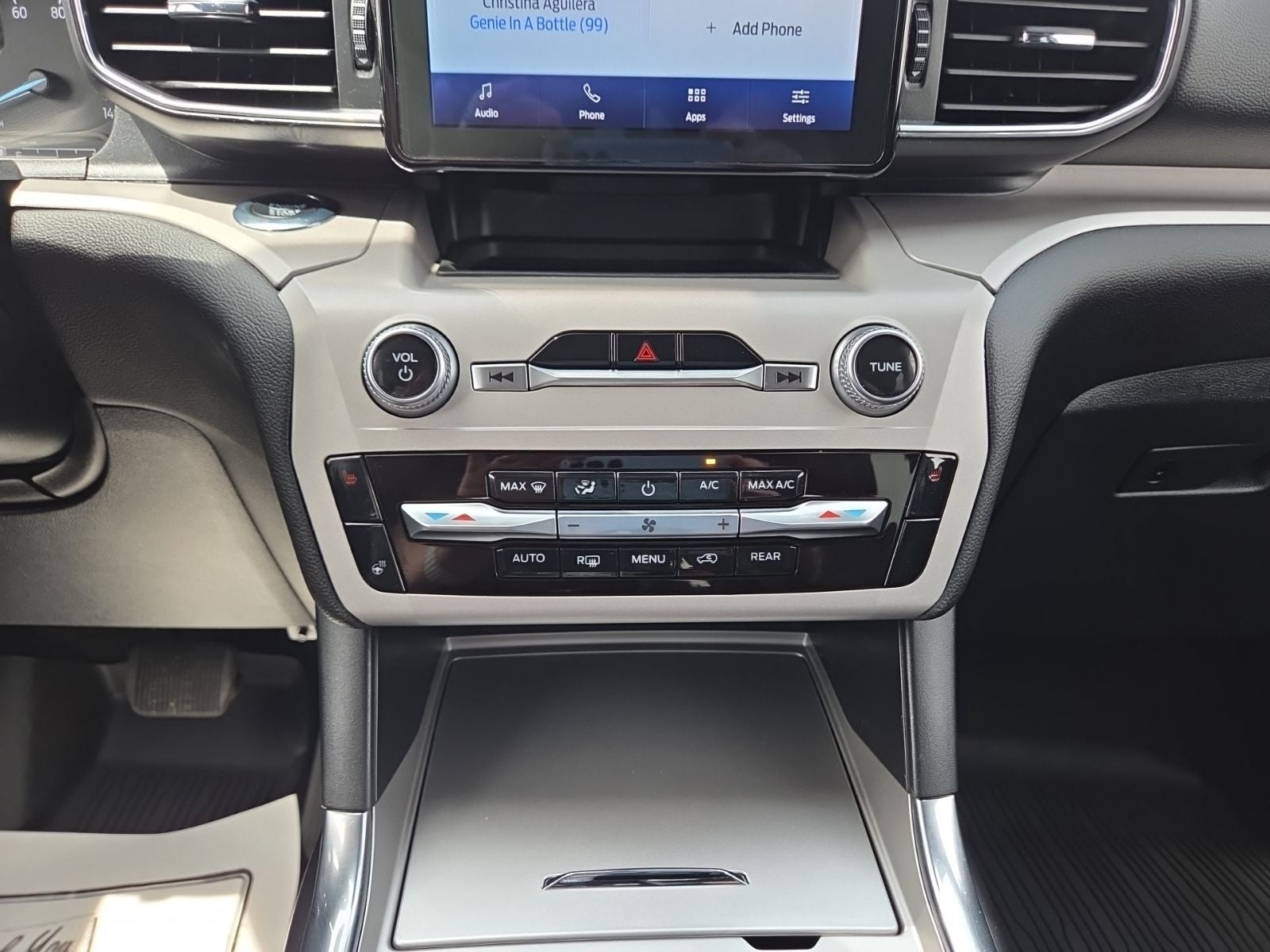 2023 Ford Explorer XLT 202A