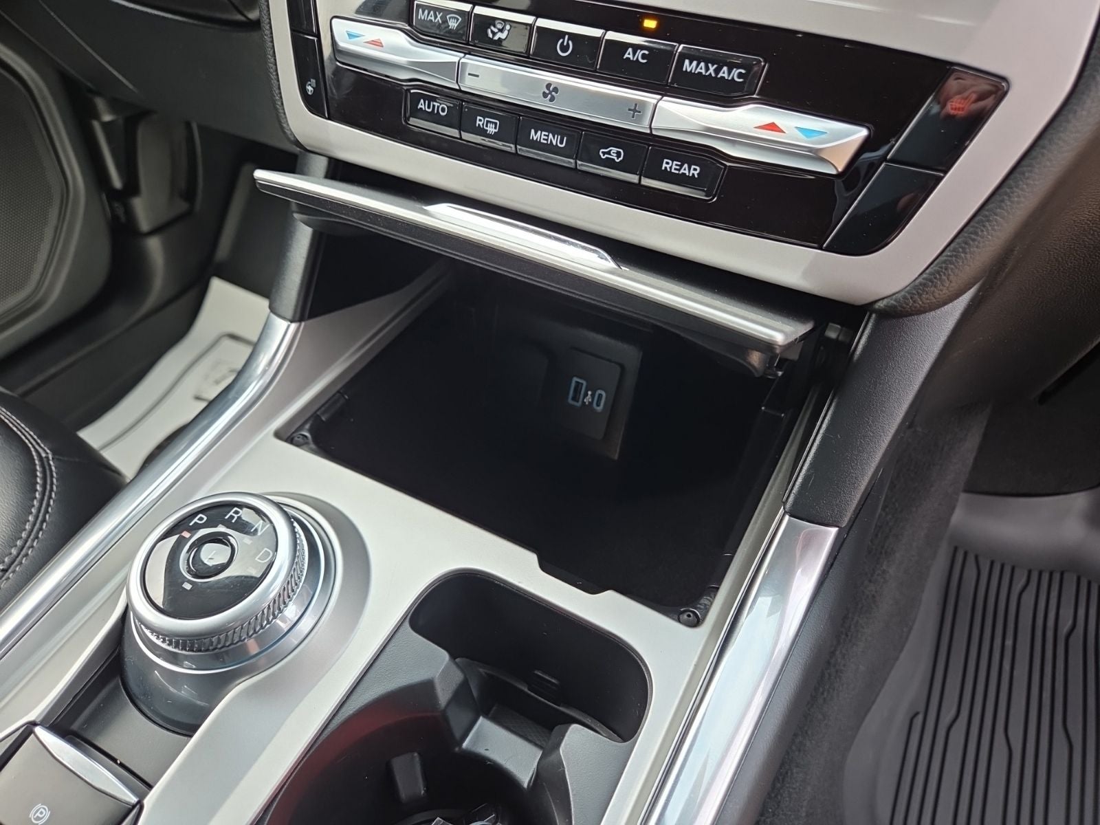 2023 Ford Explorer XLT 202A