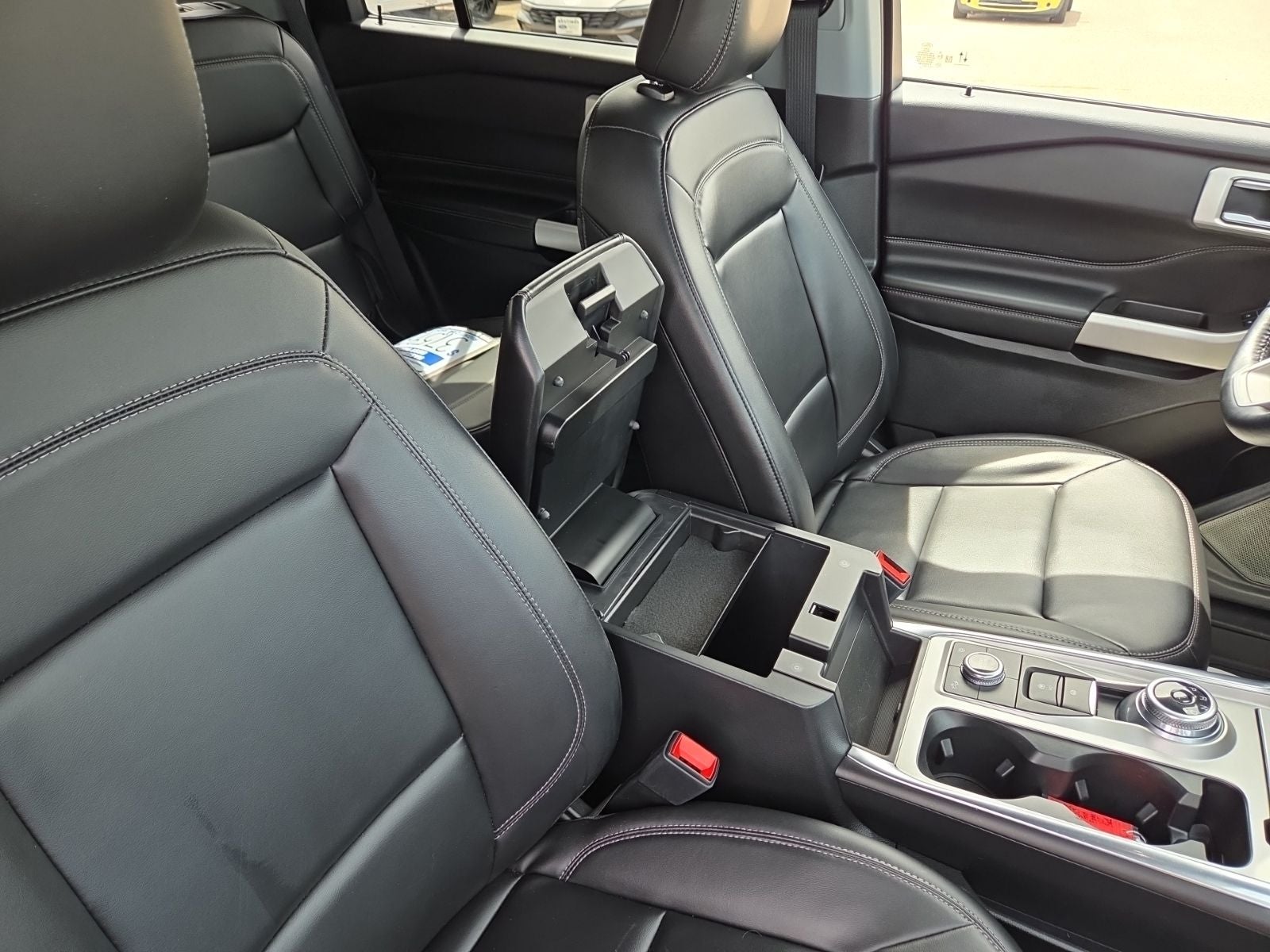 2023 Ford Explorer XLT 202A