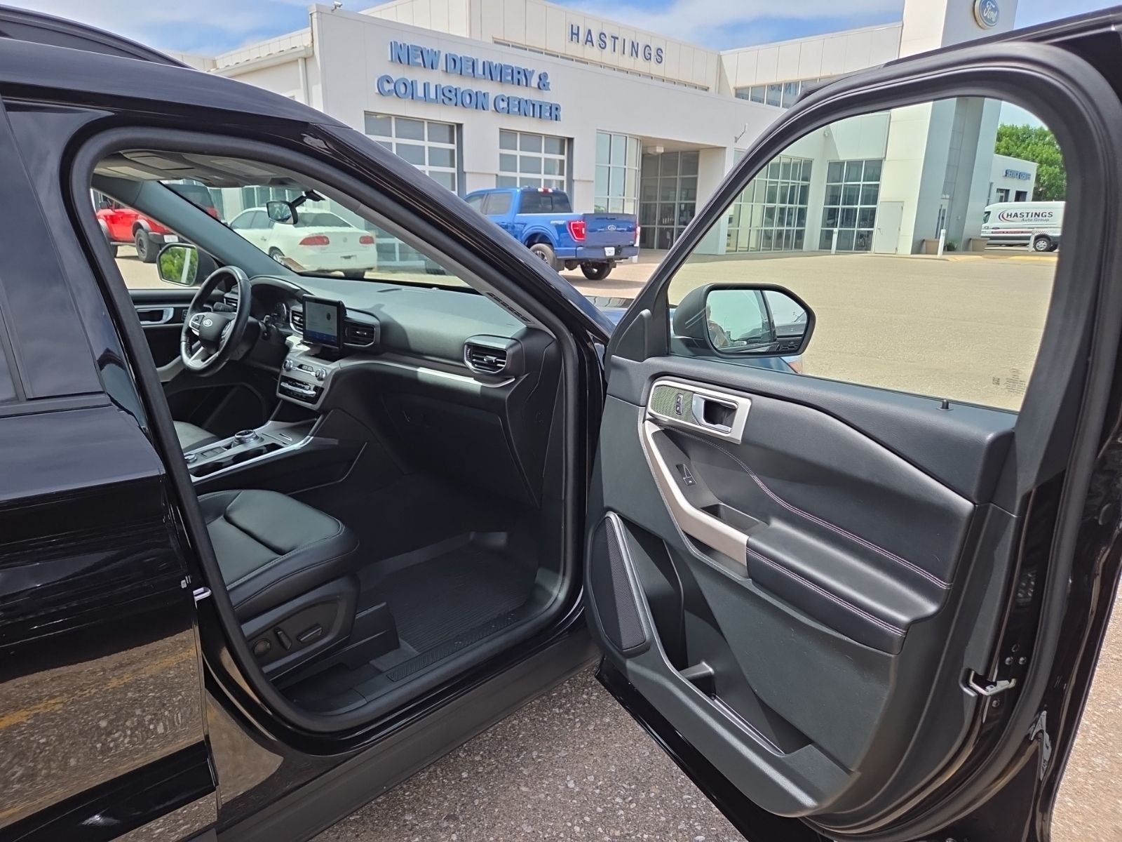 2023 Ford Explorer XLT 202A