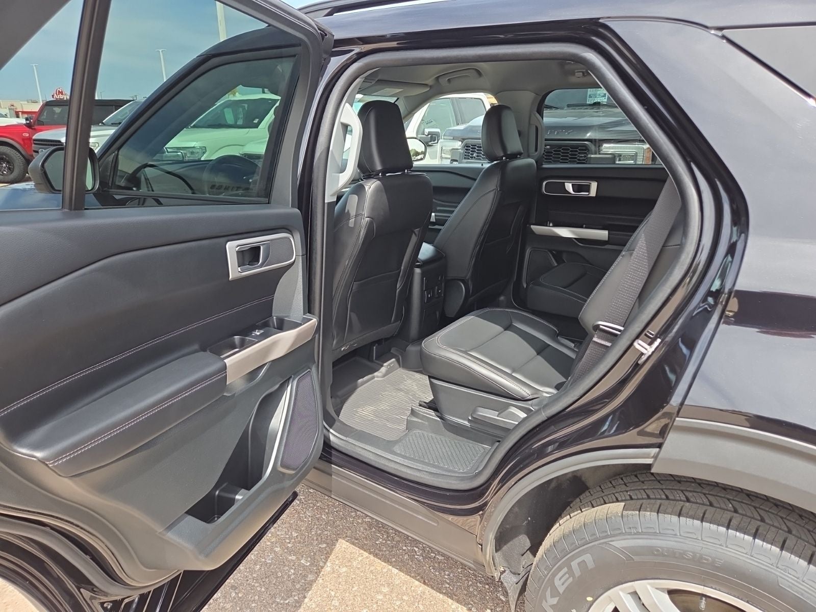 2023 Ford Explorer XLT 202A