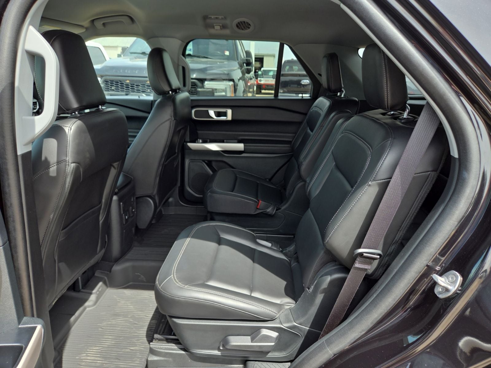 2023 Ford Explorer XLT 202A
