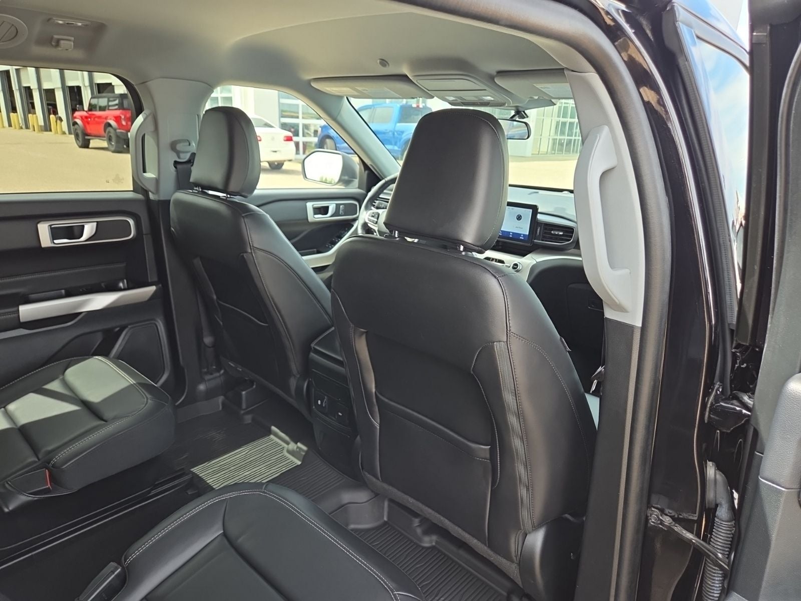 2023 Ford Explorer XLT 202A