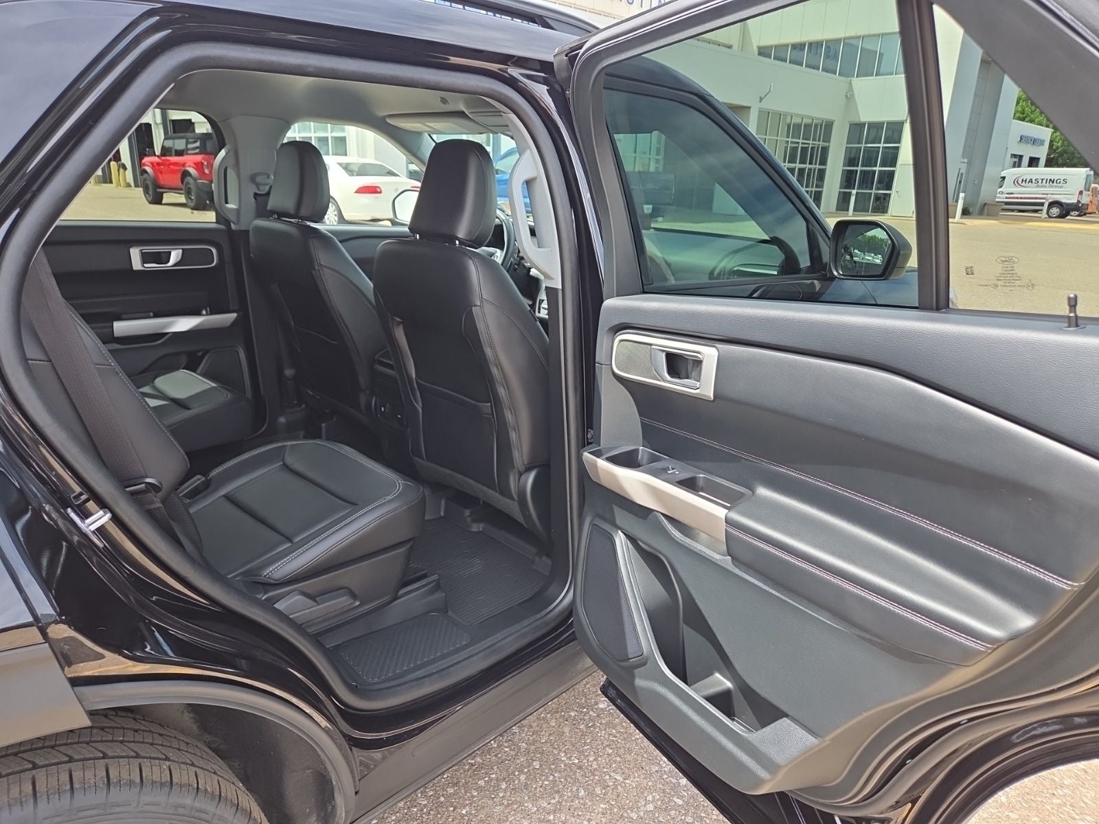 2023 Ford Explorer XLT 202A
