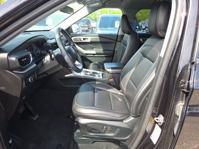 2023 Ford Explorer XLT 202A