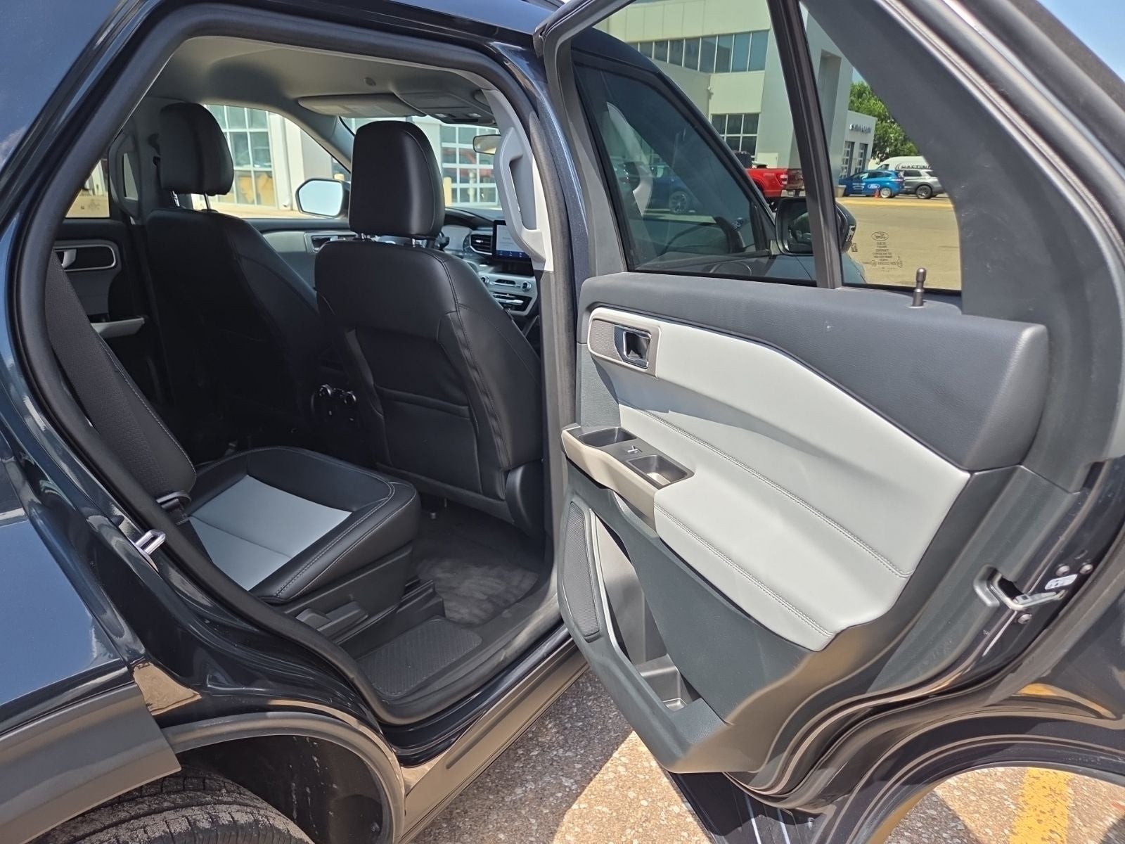 2024 Ford Explorer XLT Sport 202A