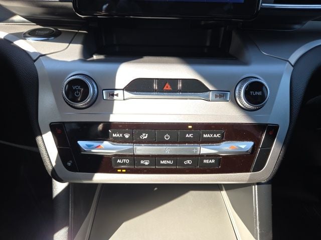 2022 Ford Explorer XLT 202A