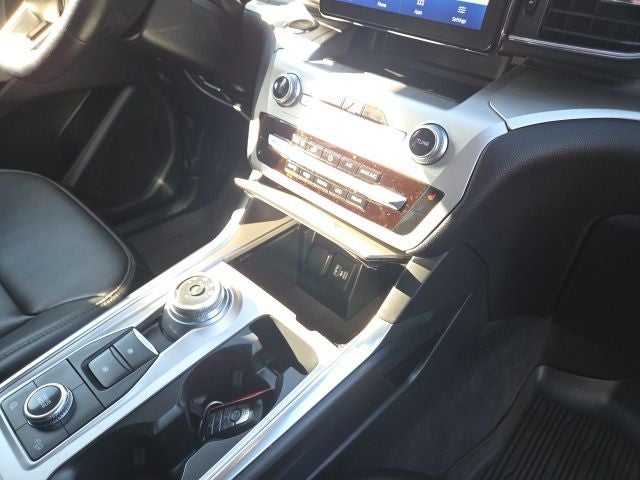 2022 Ford Explorer XLT 202A