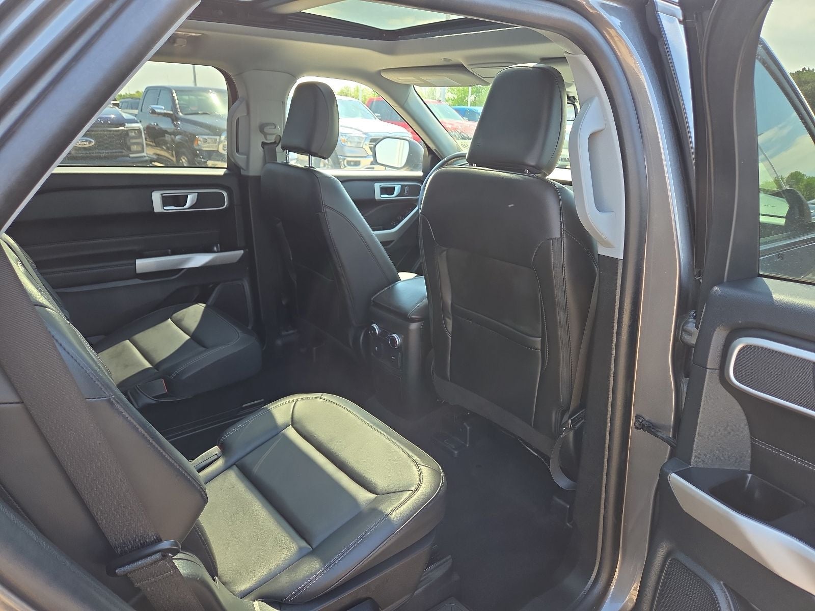 2023 Ford Explorer XLT 202A