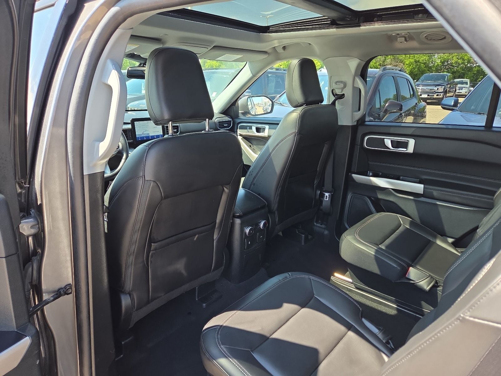 2023 Ford Explorer XLT 202A