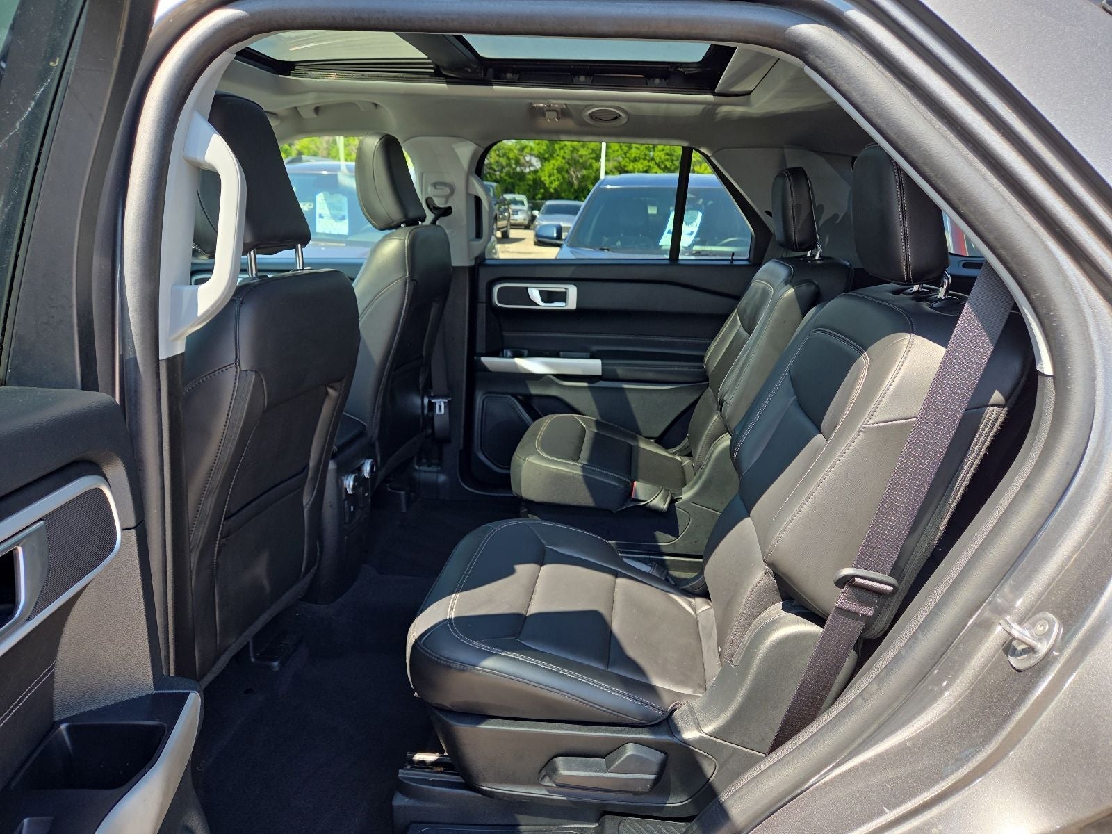2023 Ford Explorer XLT 202A