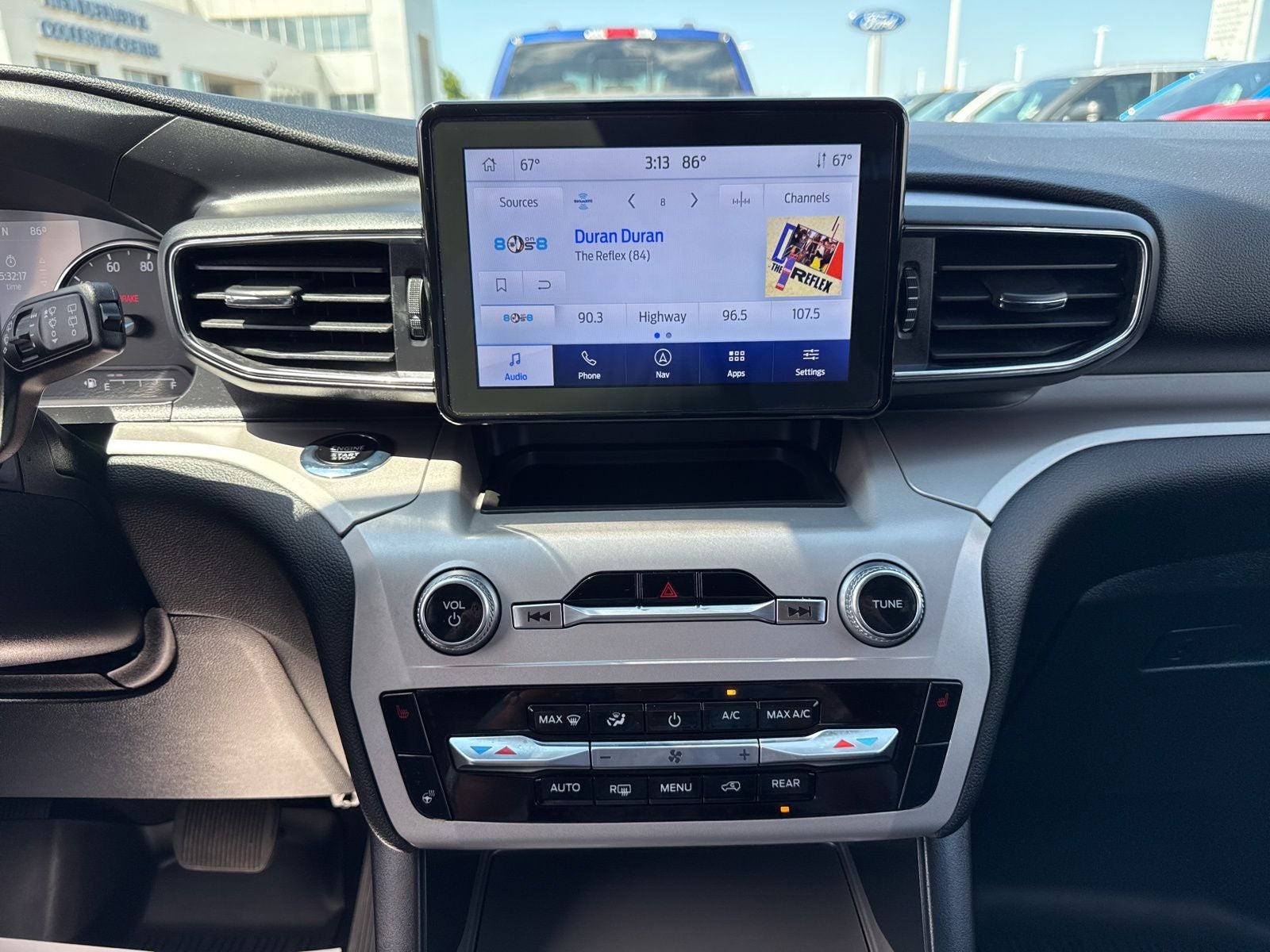 2023 Ford Explorer XLT 202A