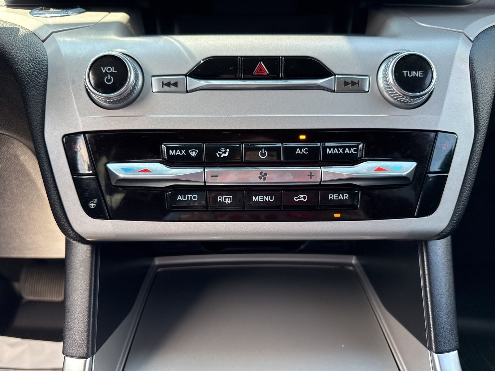 2023 Ford Explorer XLT 202A
