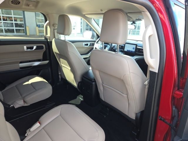 2023 Ford Explorer XLT 202A