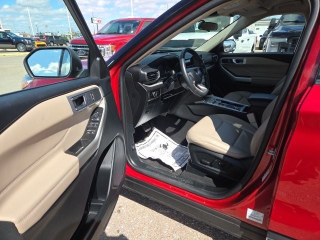 2023 Ford Explorer XLT 202A