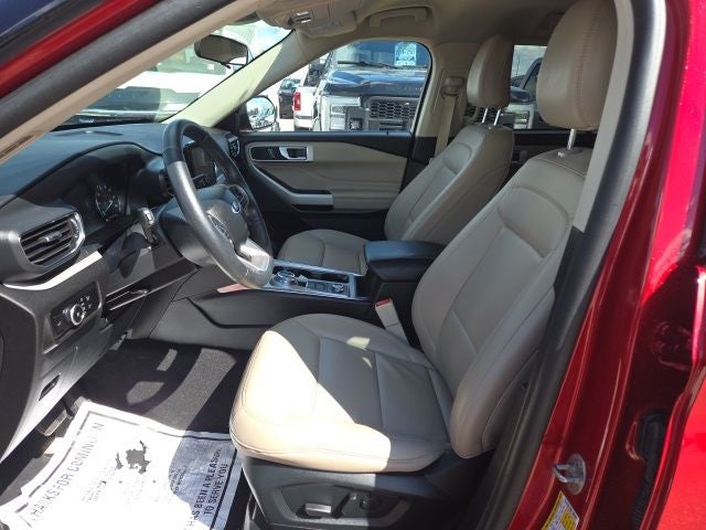2023 Ford Explorer XLT 202A