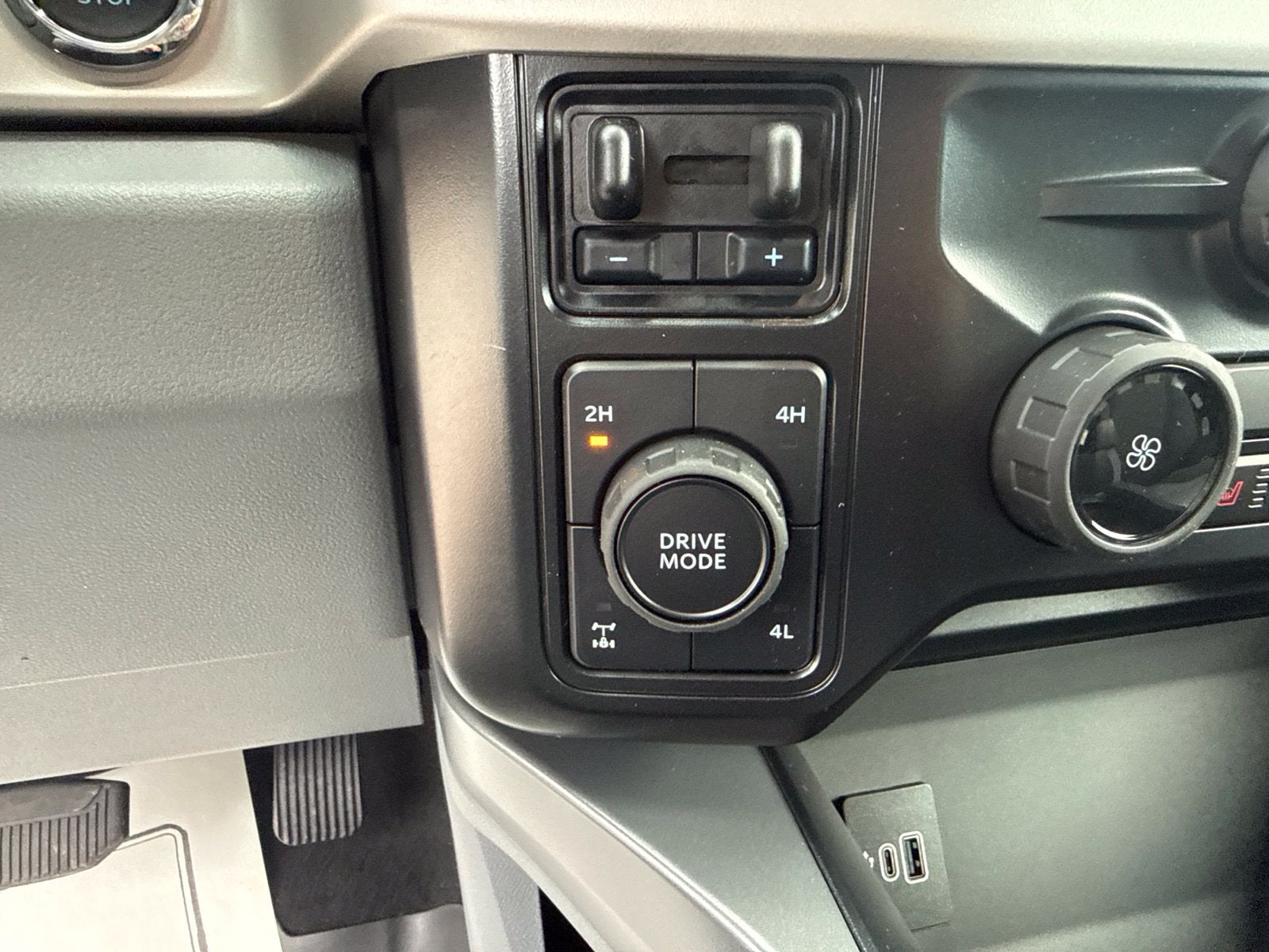 2027 Ford F-250SD XLT