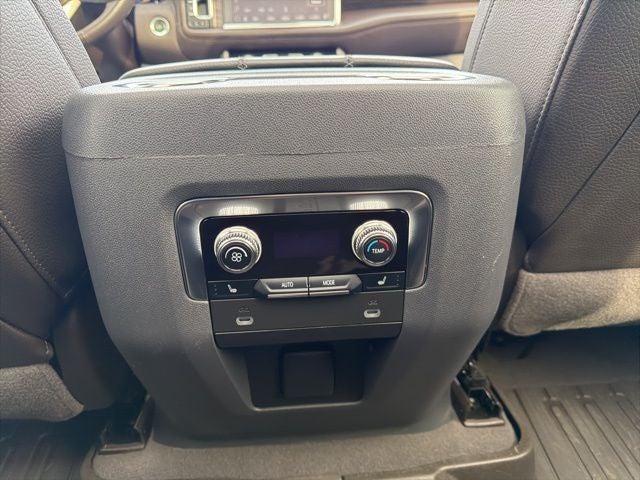 2022 GMC Yukon XL Denali 5SA