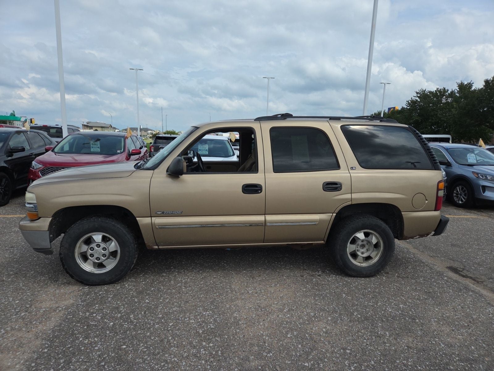 Used 2000 Chevrolet Tahoe Base with VIN 1GNEK13T0YJ109924 for sale in Hastings, NE