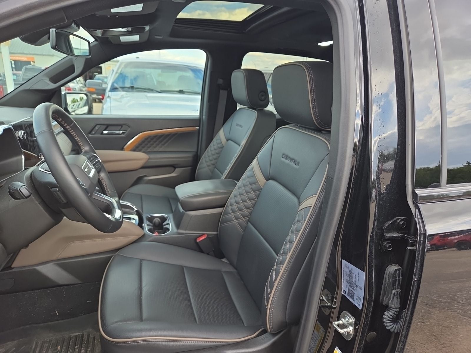 2024 GMC Canyon Denali 5SB