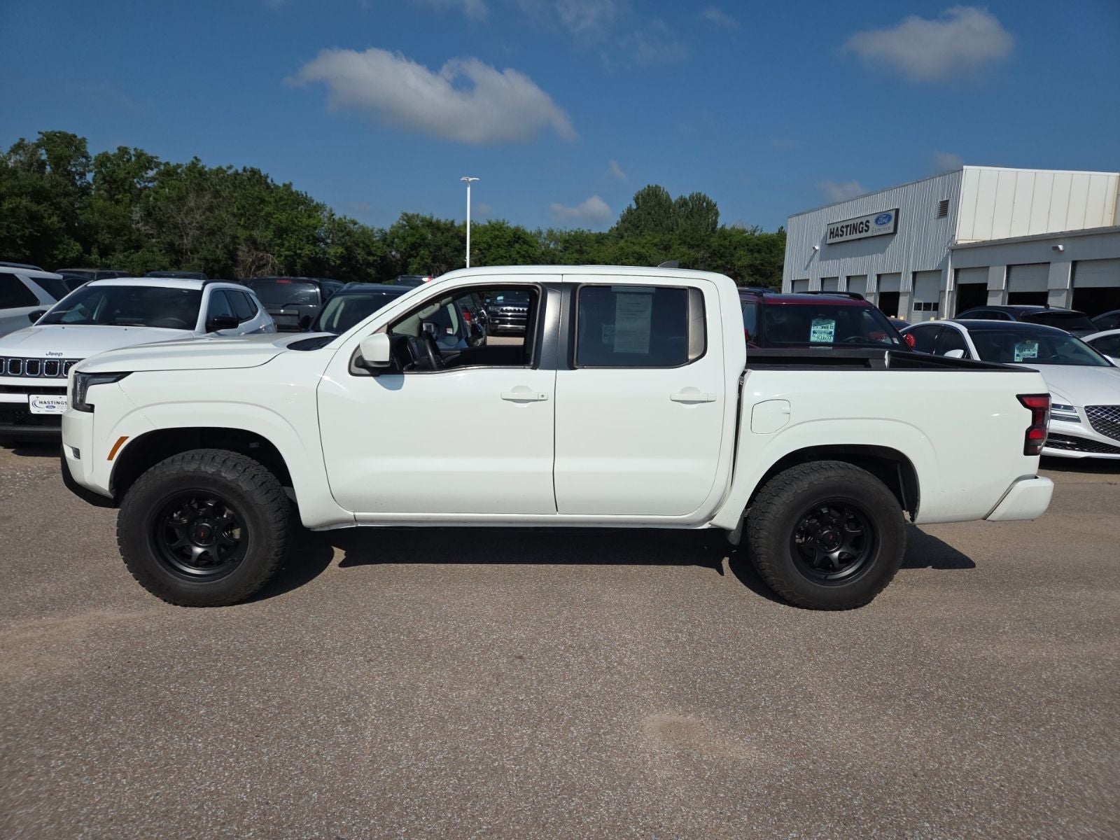 2022 Nissan Frontier SV