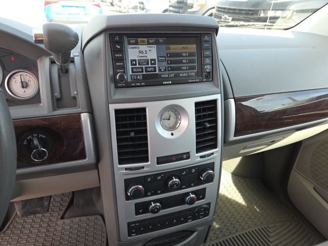 2010 Chrysler Town & Country Touring