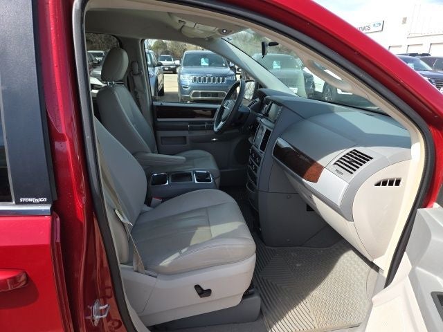 2010 Chrysler Town & Country Touring