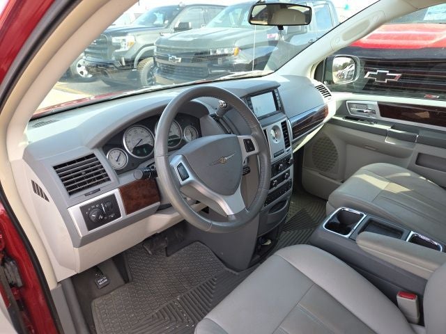2010 Chrysler Town & Country Touring