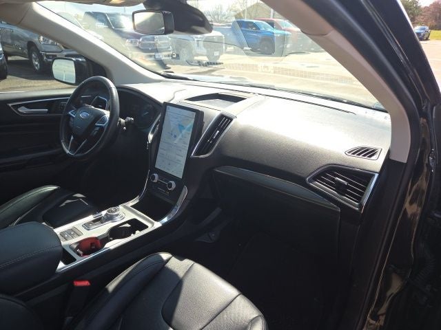 2022 Ford Edge Titanium 301A