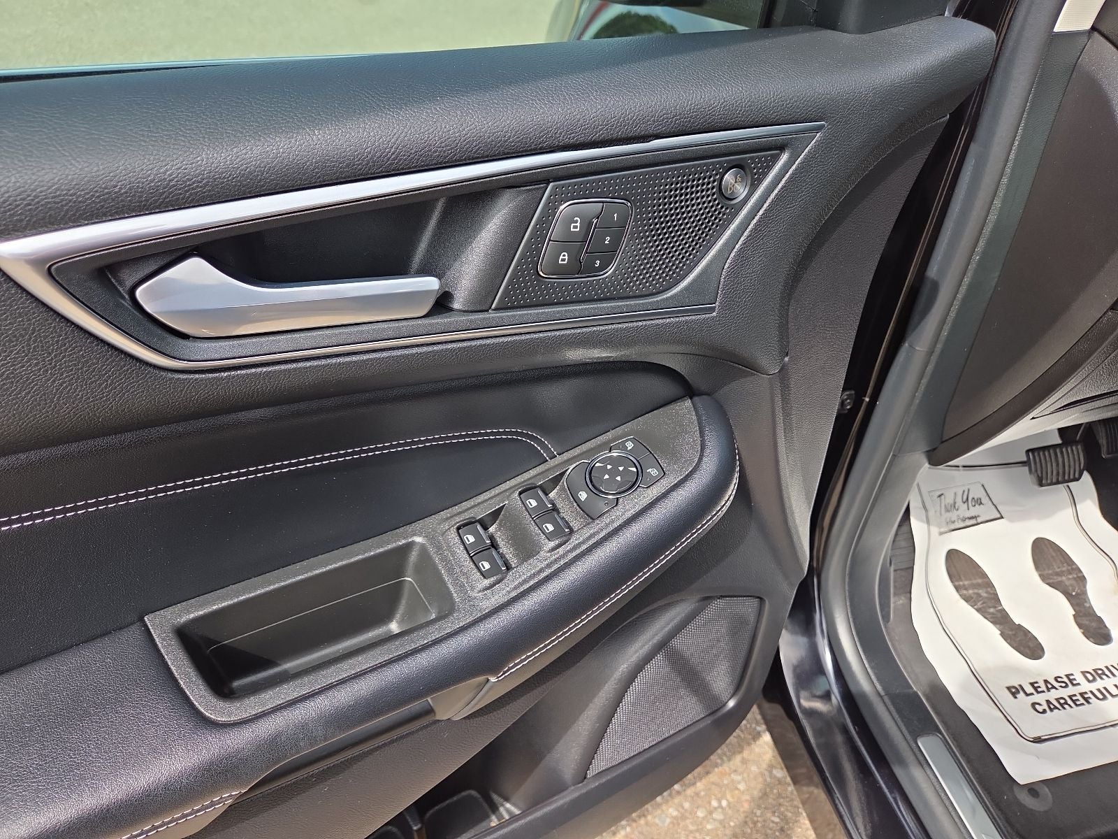 2022 Ford Edge Titanium 301A
