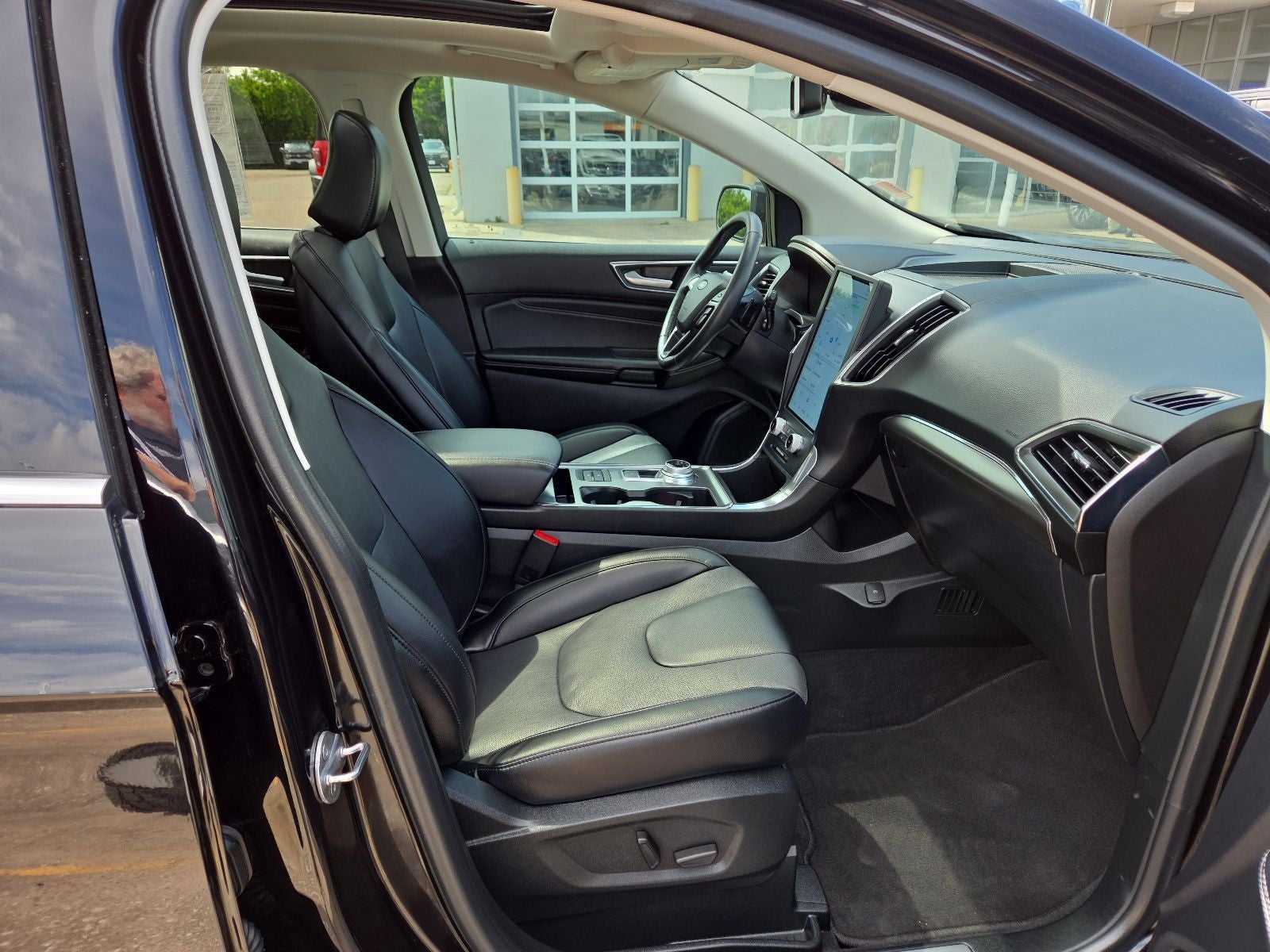 2022 Ford Edge Titanium 301A